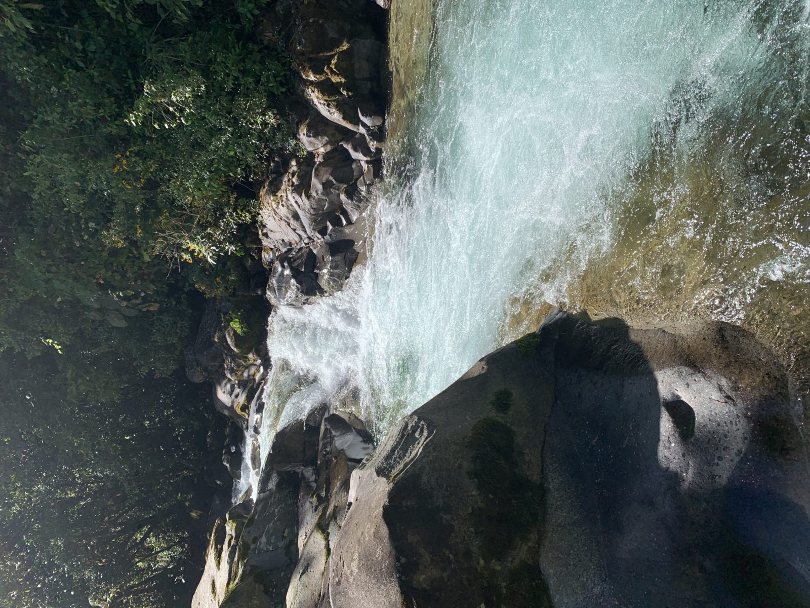 Hiking in the mountains and enjoy the waterfalls of Cloudbridge reserve.